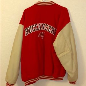 VINTAGE AUTOGRAPHED TAMPA BAY BUCS JACKET ☠️